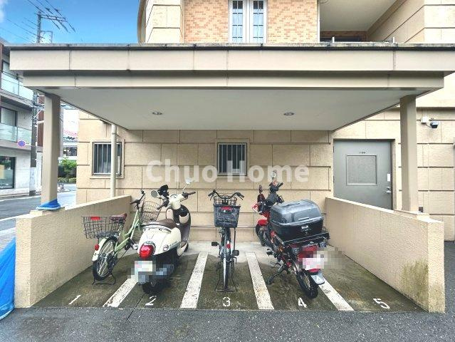 グランシティユーロテラスの駐車場|【バイク置場】最新の空き状況や費用などの詳細は担当スタッフまでお問い合わせください。