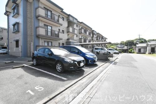 ドミール水城の駐車場