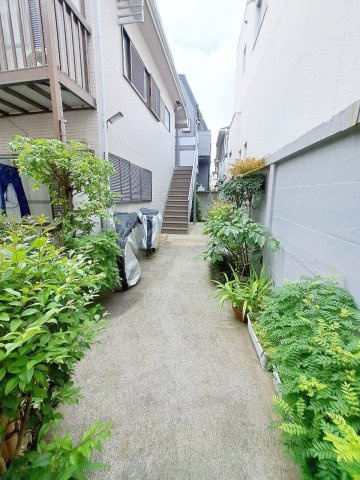 杉並区南荻窪２丁目のアパートのエントランス