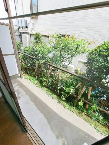 杉並区南荻窪２丁目のアパートのバルコニー