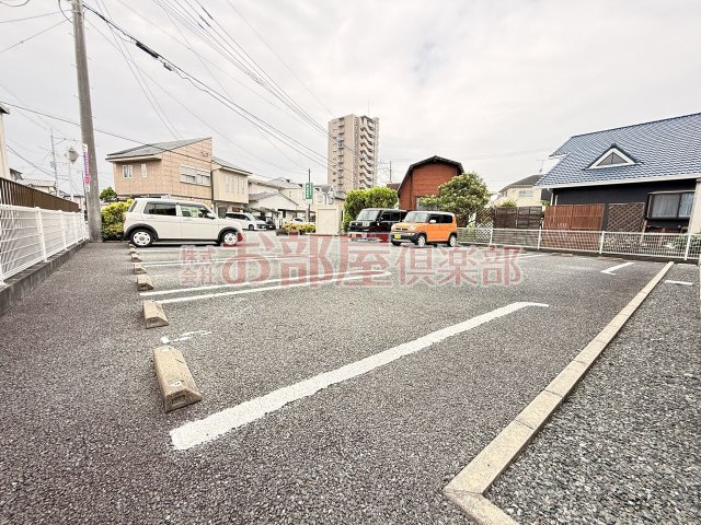 グラティテュードの駐車場|車をお持ちの方に嬉しい駐車場付きの物件です