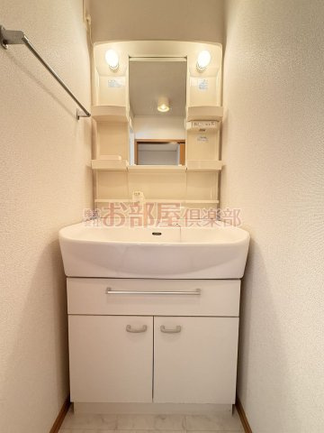 グラティテュードの洗面所|ゆったりとスペースのある洗面所