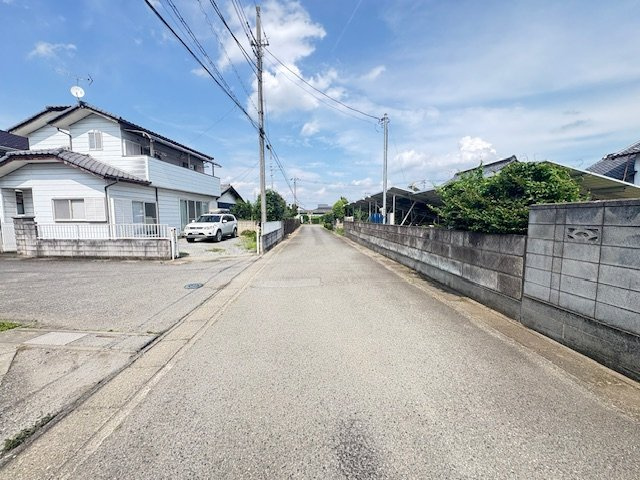 上里町大字嘉美　中古1580の前面道路含む現地写真