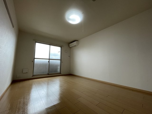 ランデュール逆瀬川　の居間・リビング|ゆったり過ごせる居間です