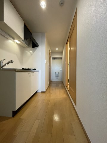 ランデュール逆瀬川　の内装|明るい色調の室内です