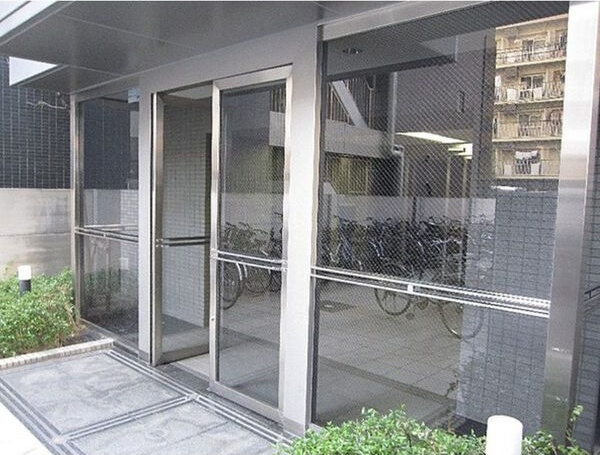 エスリード新大阪のエントランス
