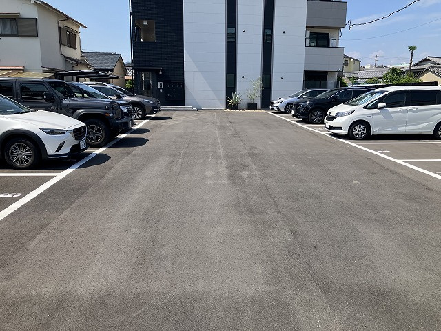 GRAND STEADY 桜の町の駐車場