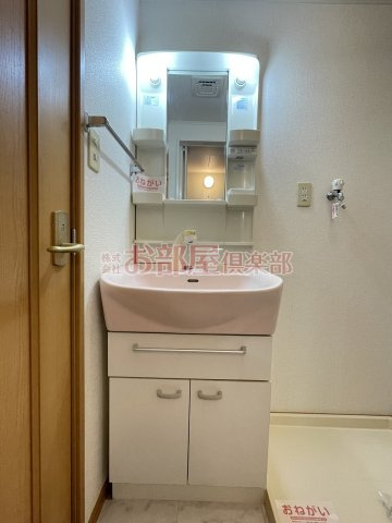 サンリットの洗面所|明るい洗面所です