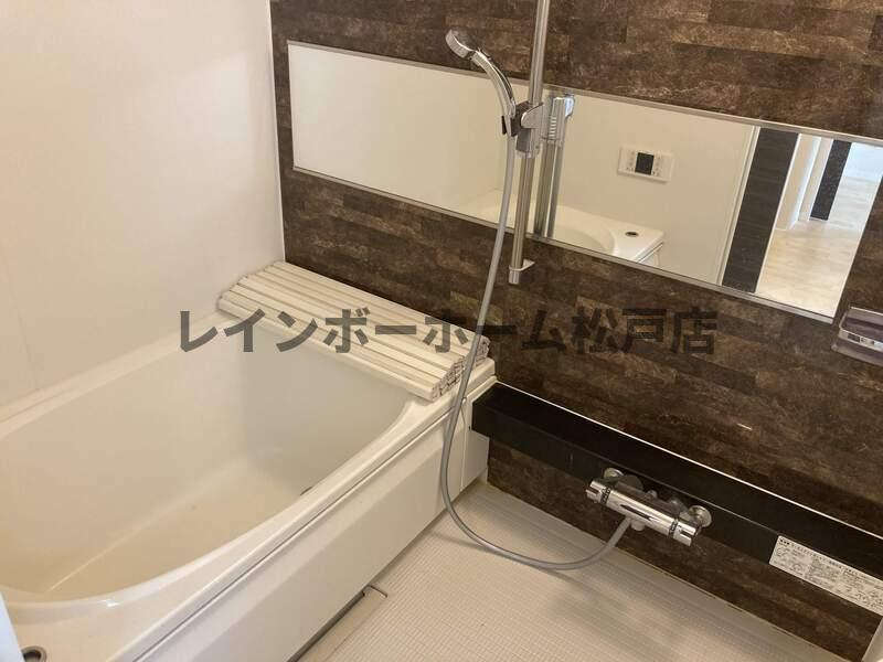 仲介手数料（賃料の1.10ヵ月）の50％OFF対象物件！の浴室