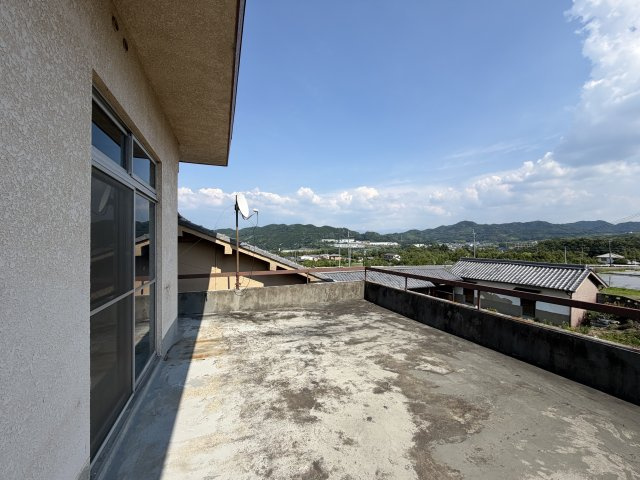 御所市増　中古戸建のバルコニー