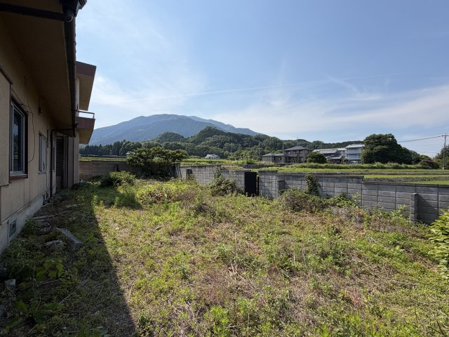 御所市増　中古戸建の外観|広い裏庭♪