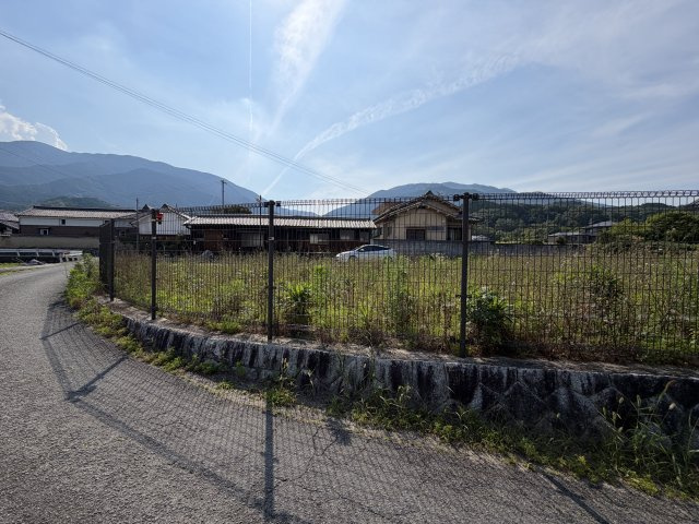 御所市増　中古戸建の前面道路含む現地写真
