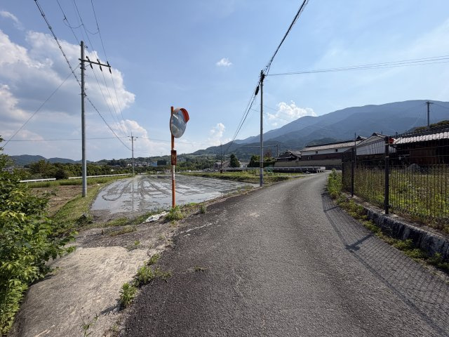 御所市増　中古戸建の前面道路含む現地写真