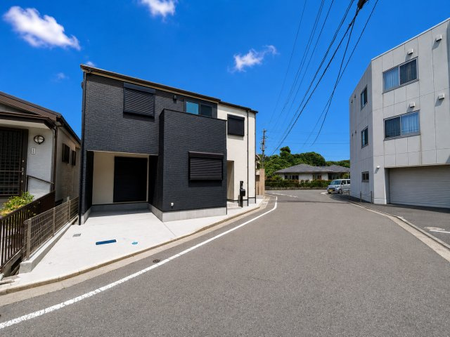 【横浜市南区六ツ川3丁目25-3新築戸建て】★仲介手数料無料★（六つ川台小学校・六ツ川中学校）の前面道路含む現地写真