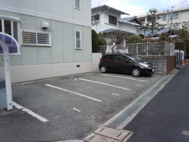 マシオン刀根山の駐車場