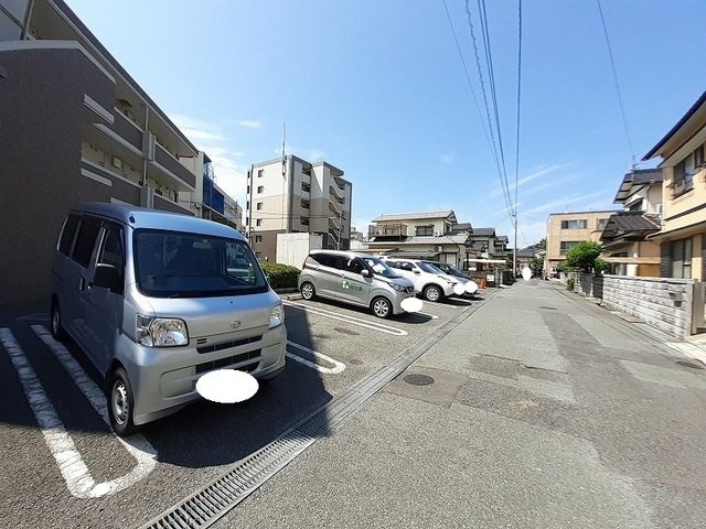 フレンテ二島の駐車場