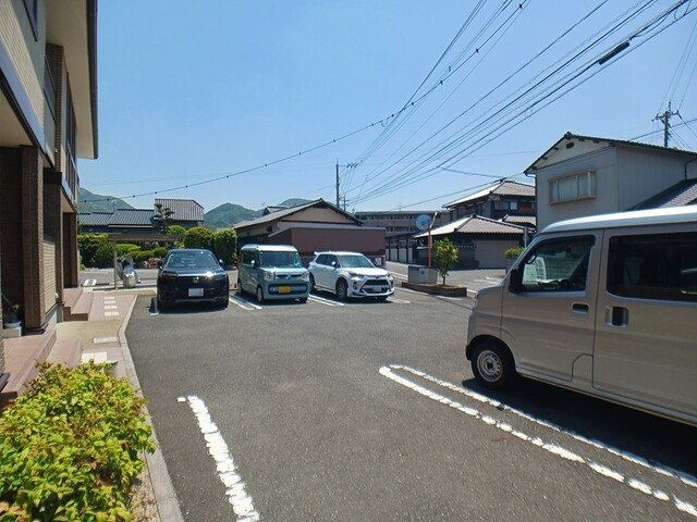 グランクリュー上の原の駐車場