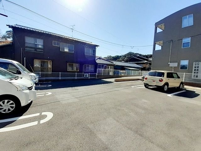 エバーステージⅤの駐車場