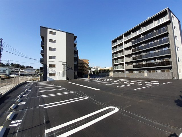 ロータス青山１の駐車場
