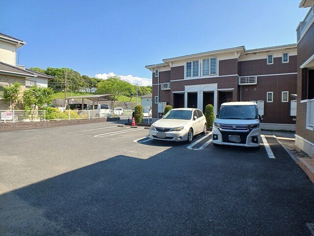 プリムローズＢの駐車場