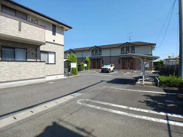 ニュークレストール・ノブＡの駐車場
