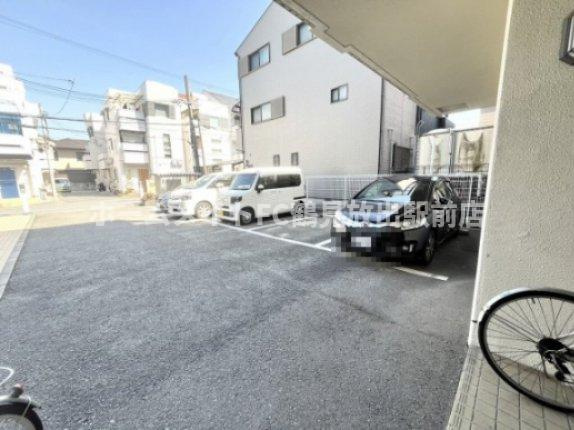 シャンボールの駐車場