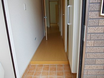 【玄関】 | グランペール古賀Ⅲ　Ｂ | 収納もある玄関です