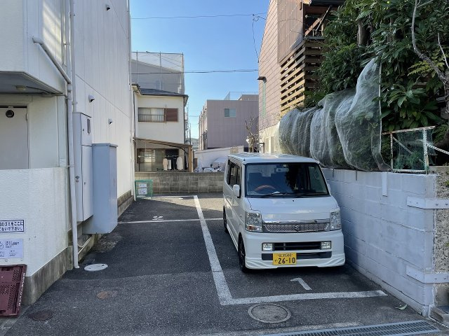 ベル蛍池の駐車場