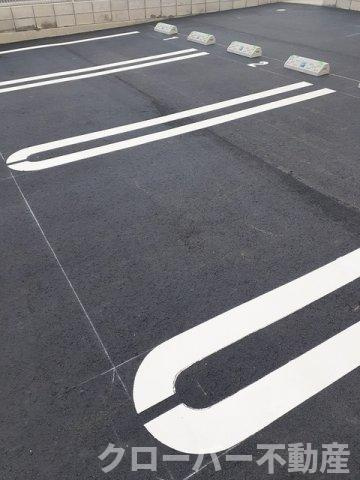 メゾンリーブラの駐車場