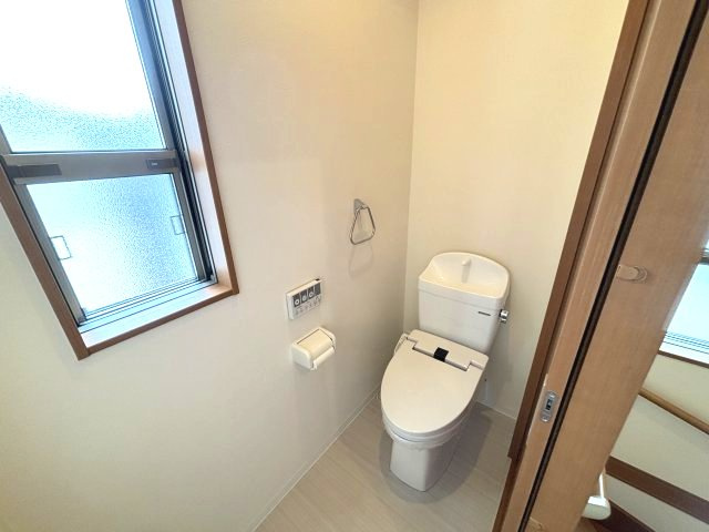 河内長野市原町３丁目の一戸建てのトイレ