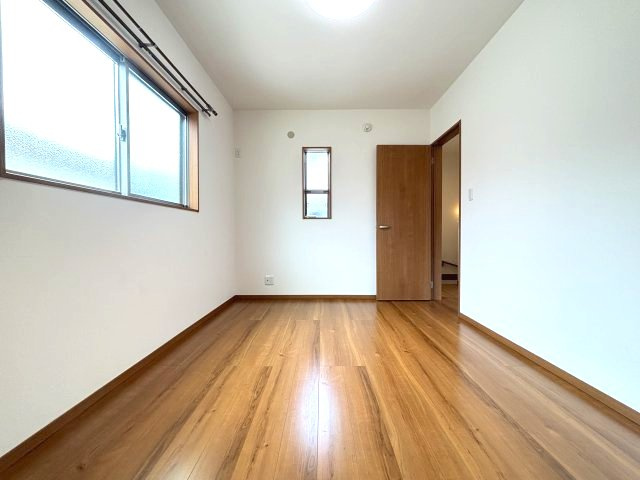 河内長野市原町３丁目の一戸建ての洋室