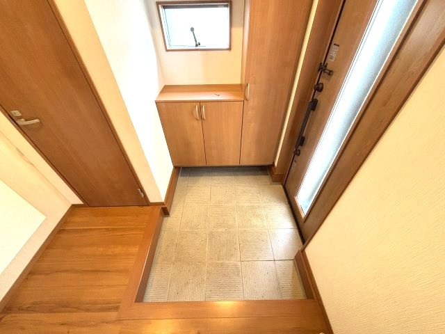 河内長野市原町３丁目の一戸建ての玄関