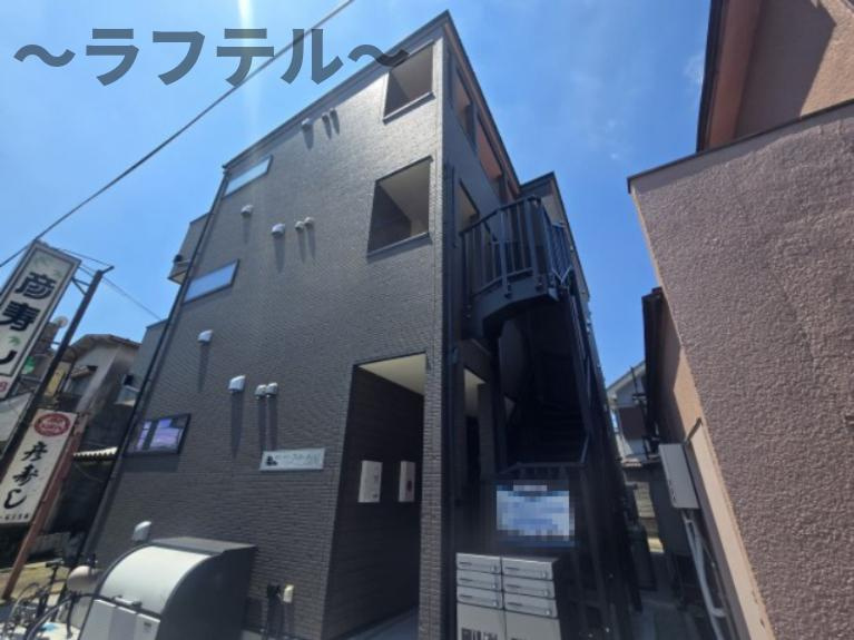 街角と休日のフェリーチェ