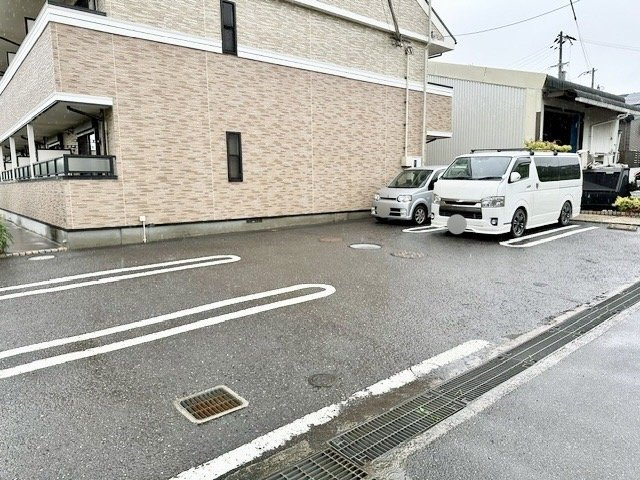 【駐車場】 | カーサ・エル・タカミヤ | 駐車場があるので、車を買う予定の方も安心です