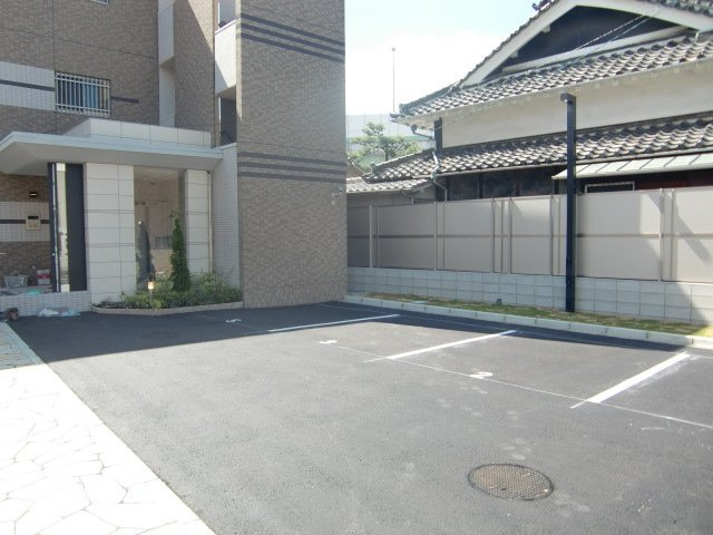 ベルクレール豊中の駐車場