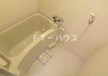 プラーティット本中山の浴室