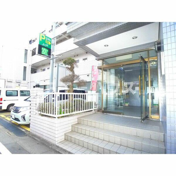 プラーティット本中山のエントランス