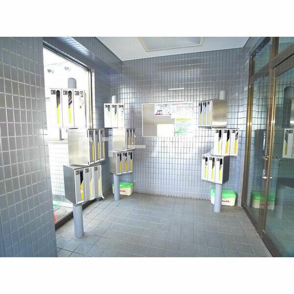 プラーティット本中山のロビー