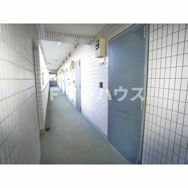 プラーティット本中山のロビー