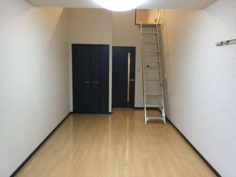 フジパレス津久野Ⅲ番館の居間・リビング