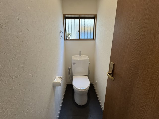 神戸市西区伊川谷町有瀬戸建のトイレ