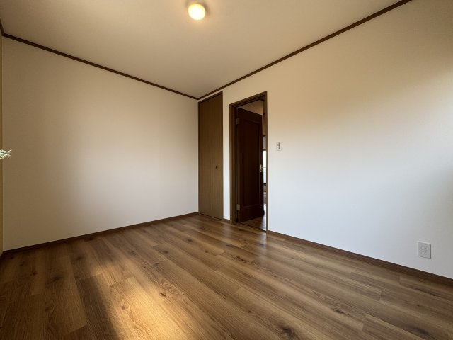 神戸市西区伊川谷町有瀬戸建の洋室