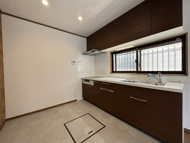 神戸市西区伊川谷町有瀬戸建のキッチン
