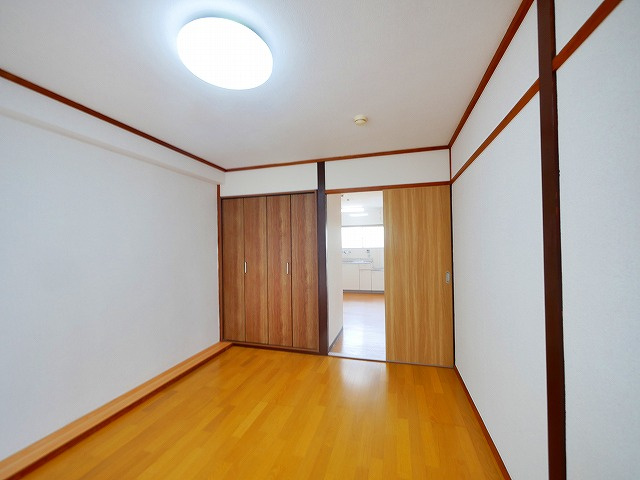 森本マンションの洋室