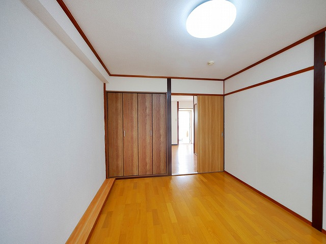 森本マンションの洋室