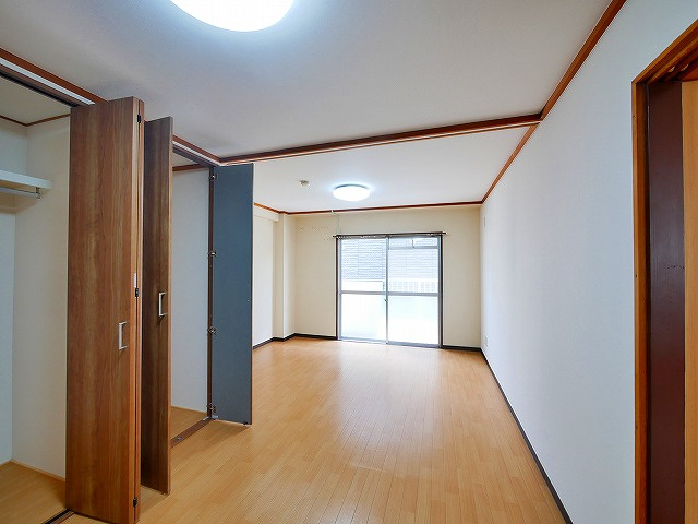 森本マンションの洋室