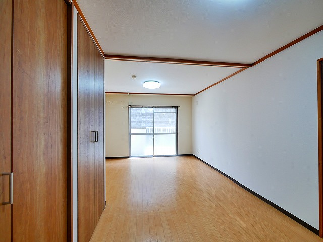 森本マンションの洋室