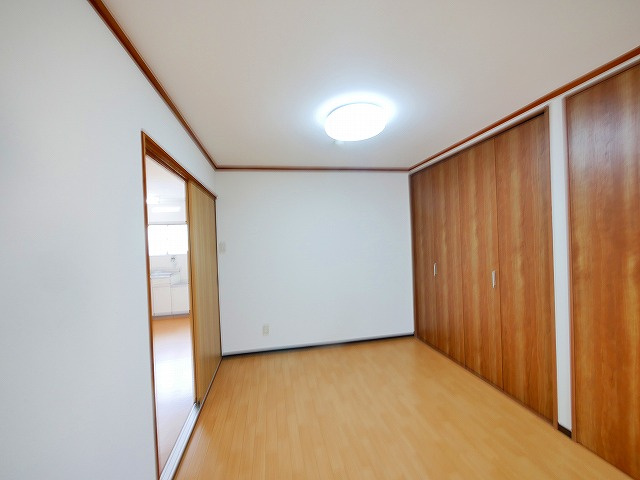 森本マンションの洋室