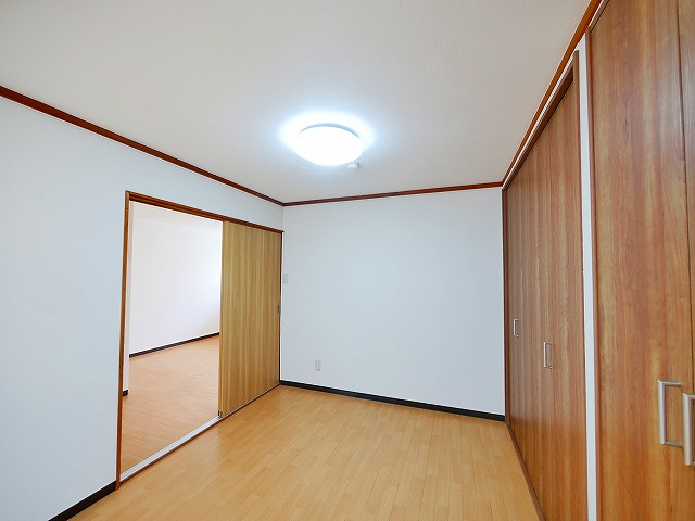 森本マンションの洋室