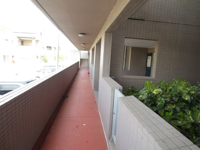 阿南市那賀川町中島の賃貸マンションのエントランス